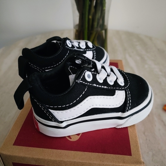 Vans - Picture 2 of 4